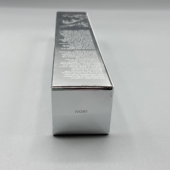 Becca Blurring Foundation in Ivory - Picture 7 of 8